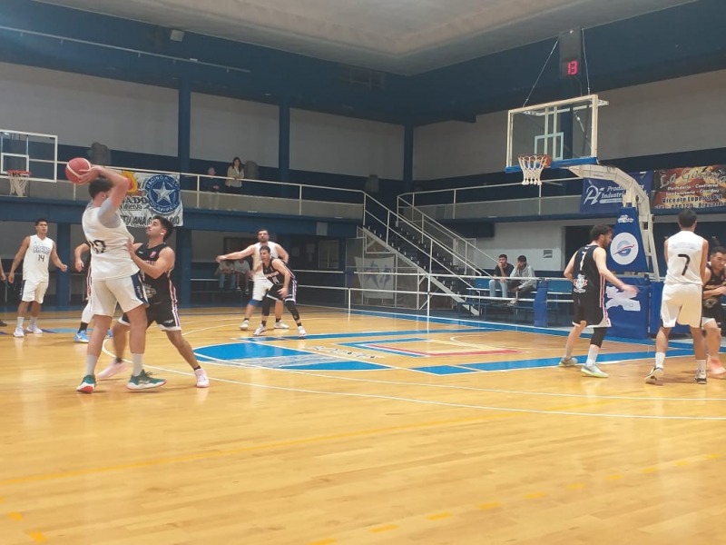 Racing se qued con el duelo de invictos
